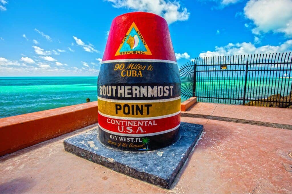https://www.neverendingfootsteps.com/wp-content/uploads/2021/07/southern-most-point-buoy-in-key-west-1024x683.jpg